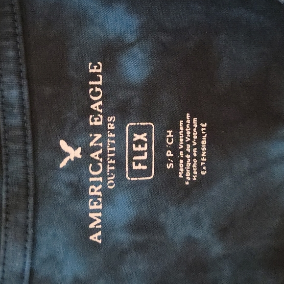 Hollister T-Shirt - Picture 2 of 3